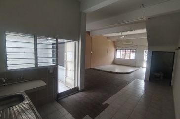 Ipoh pasir puteh hoover renovated  ground floor shoplot for rent