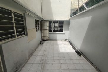 Ipoh pasir puteh hoover renovated  ground floor shoplot for rent
