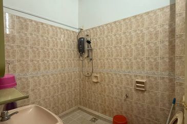 Ipoh bercham fully furnished renovated double storey house for rent