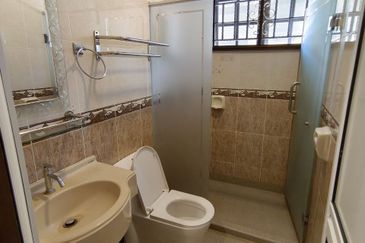 Ipoh pengkalan indah renovated 2 storey semi-d house for rent