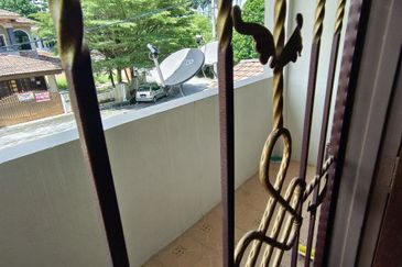 Ipoh pengkalan indah renovated 2 storey semi-d house for rent