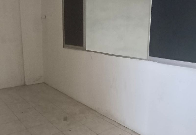 Ipoh menglembu timur fully covered 1.5 storey semi-d factory for rent