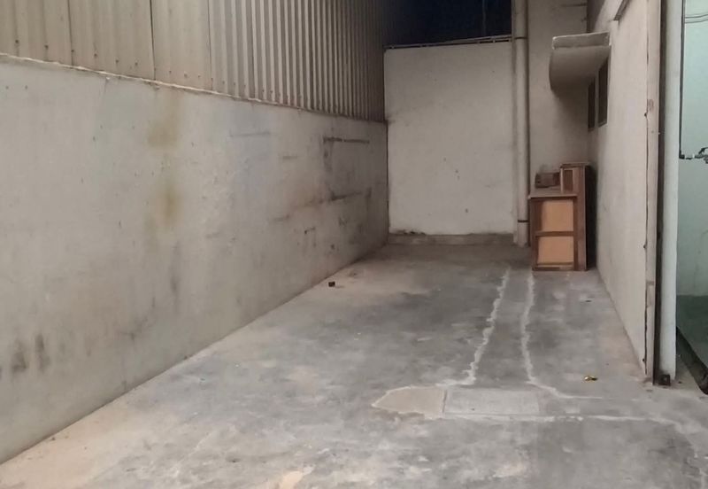 Ipoh menglembu timur fully covered 1.5 storey semi-d factory for rent