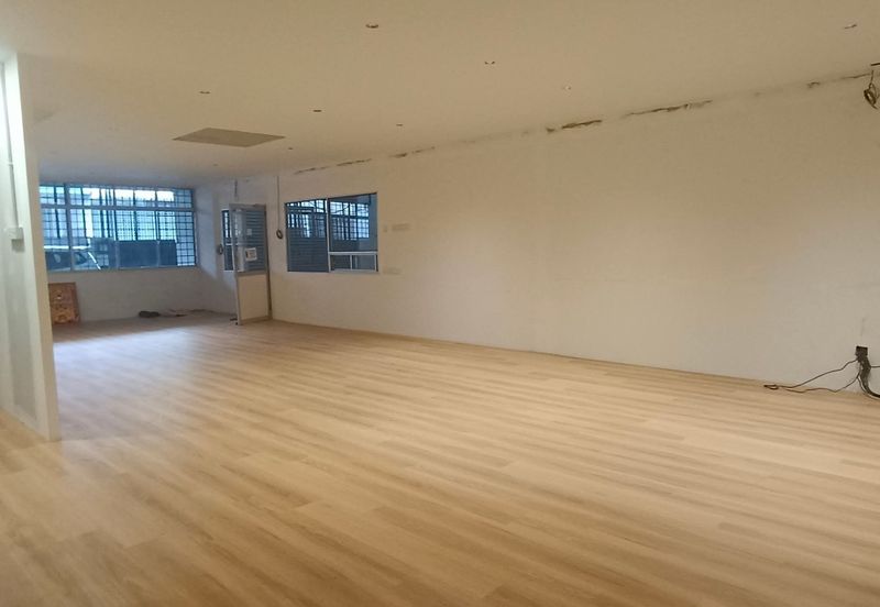 Ipoh menglembu timur fully covered 1.5 storey semi-d factory for rent