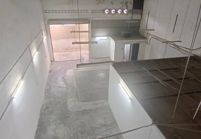 Ipoh menglembu timur fully covered 1.5 storey semi-d factory for rent