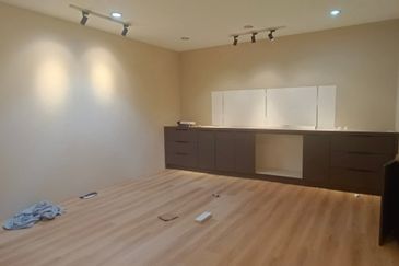 Ipoh menglembu timur fully covered 1.5 storey semi-d factory for sale