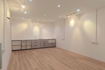 Ipoh menglembu timur fully covered 1.5 storey semi-d factory for sale