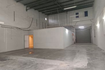 Ipoh menglembu timur fully covered 1.5 storey semi-d factory for sale