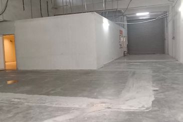 Ipoh menglembu timur fully covered 1.5 storey semi-d factory for sale