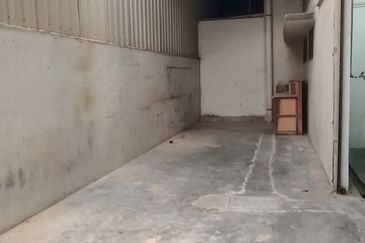 Ipoh menglembu timur fully covered 1.5 storey semi-d factory for sale