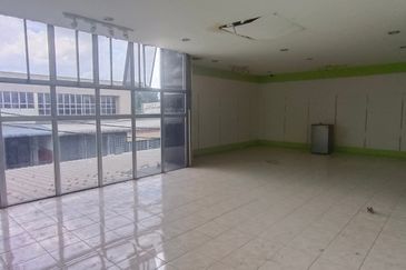 Ipoh menglembu timur fully covered 1.5 storey semi-d factory for sale