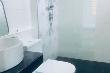 Ipoh Jalan Kuala Kangsar sunland fully furnished gated guarded 3 storey semi-d corner house for rent