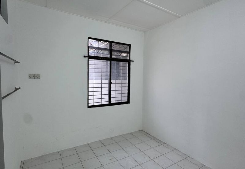 Ipoh gunung rapat facing field renovated 1sty inter corner house for rent