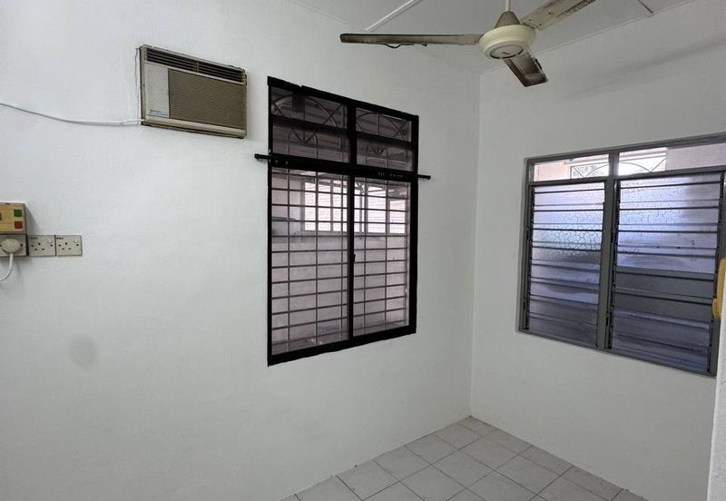 Ipoh gunung rapat facing field renovated 1sty inter corner house for rent