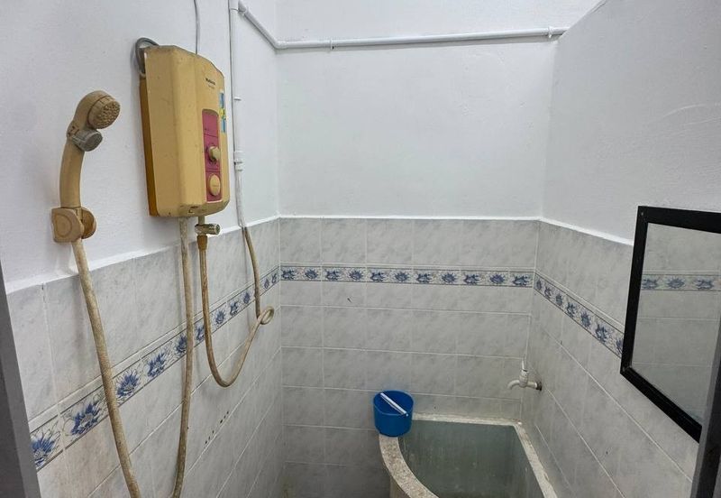 Ipoh gunung rapat facing field renovated 1sty inter corner house for rent