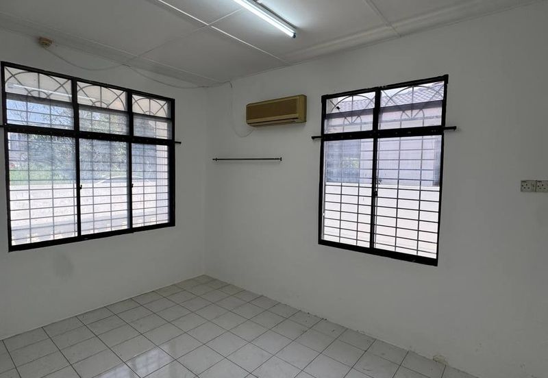 Ipoh gunung rapat facing field renovated 1sty inter corner house for rent