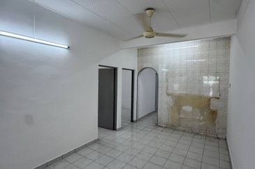 Ipoh gunung rapat facing field renovated 1sty inter corner house for rent