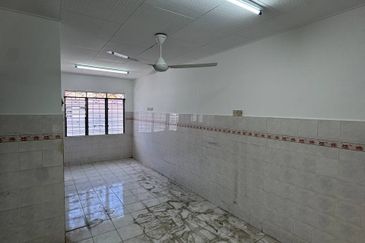 Ipoh gunung rapat facing field renovated 1sty inter corner house for rent