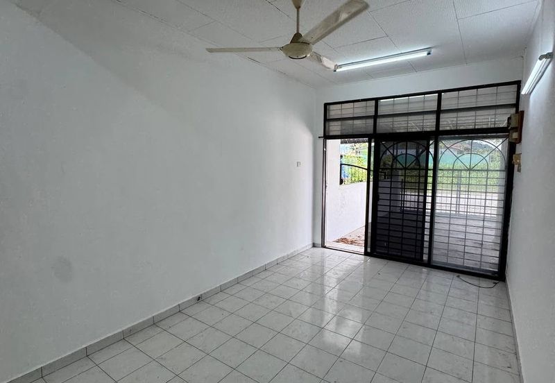 Ipoh gunung rapat facing field renovated 1sty inter corner house for rent