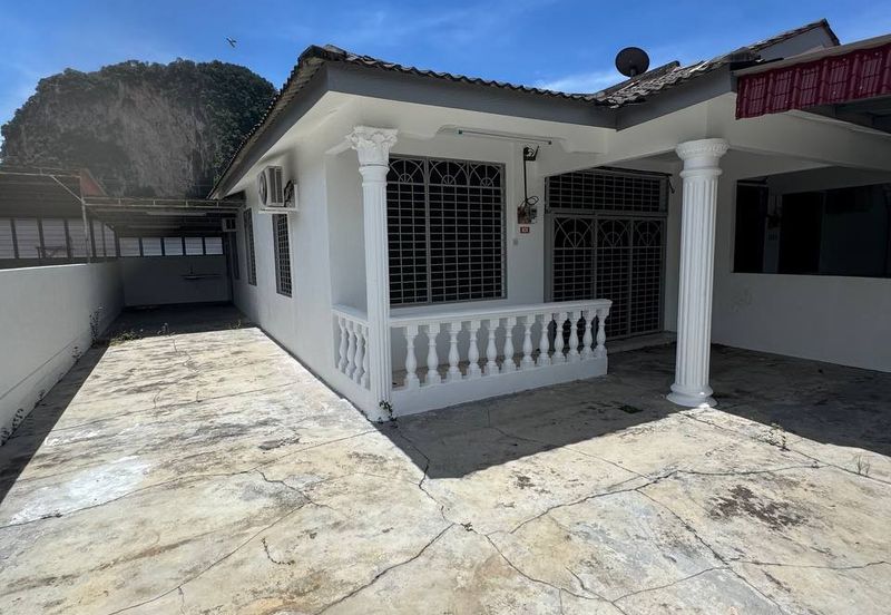 Ipoh gunung rapat facing field renovated 1sty inter corner house for rent