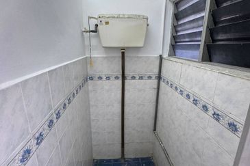 Ipoh gunung rapat facing field renovated 1sty inter corner house for rent