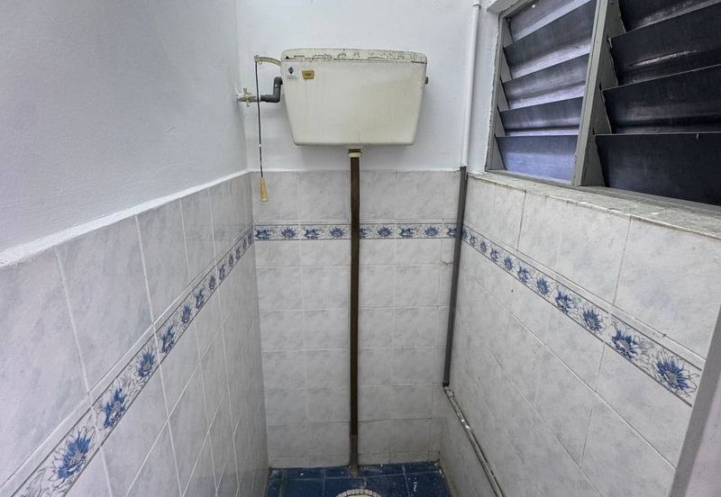 Ipoh gunung rapat facing field renovated 1sty inter corner house for rent