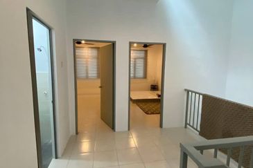 Ipoh meru chepor partial furnished double storey house for rent
