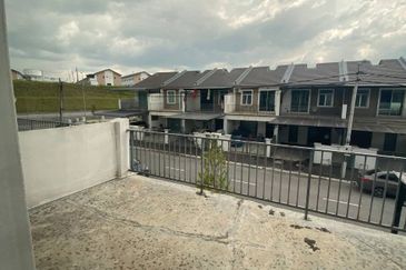 Ipoh meru chepor partial furnished double storey house for rent