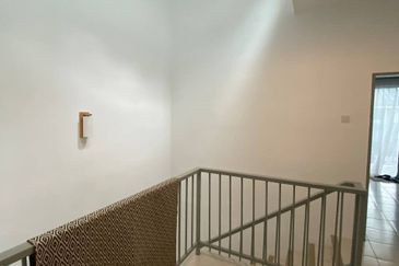 Ipoh meru chepor partial furnished double storey house for rent