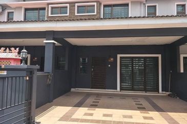 Ipoh pengkalan tiara partial furnished double storey house for rent