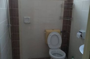 Ipoh pengkalan tiara partial furnished double storey house for rent