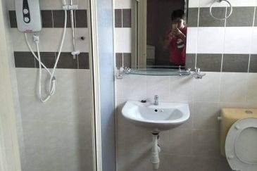 Ipoh pengkalan tiara partial furnished double storey house for rent