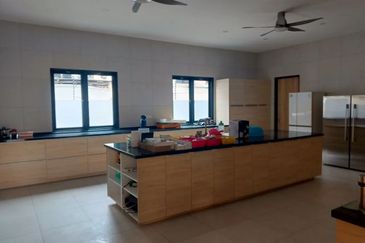 Ipoh canning garden taman chateau 2 sty bungalow house for rent