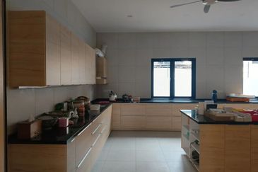 Ipoh canning garden taman chateau 2 sty bungalow house for rent