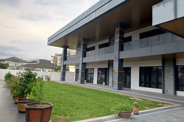 Ipoh canning garden taman chateau 2 sty bungalow house for rent