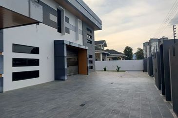 Ipoh canning garden taman chateau 2 sty bungalow house for rent