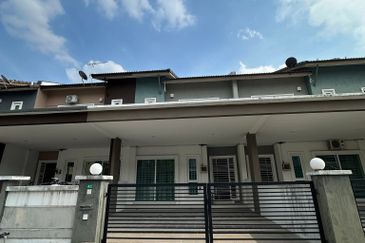 Ipoh botani gated guarded fully furnished double storey house for rent