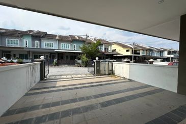 Ipoh botani gated guarded fully furnished double storey house for rent