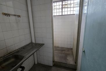 Ipoh gunung view renovated ground floor shoplot for rent