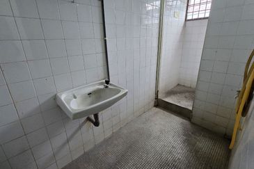 Ipoh gunung view renovated ground floor shoplot for rent