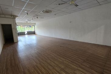 Ipoh gunung view renovated ground floor shoplot for rent