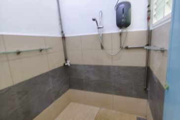 Ipoh first garden renovated extended single storey house for sale