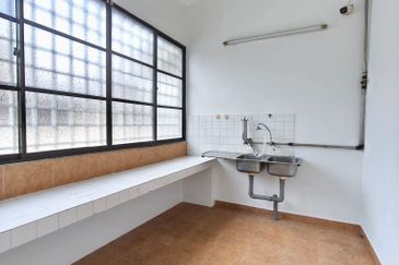 Ipoh first garden renovated extended single storey house for sale