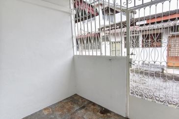 Ipoh first garden renovated extended single storey house for sale