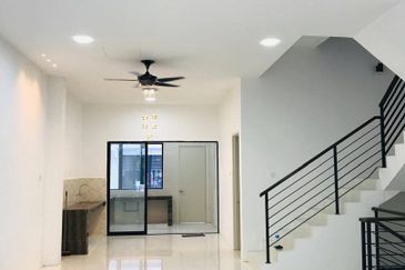 Ipoh botani panorama lapangan partial furnished 2.5 sty house for rent