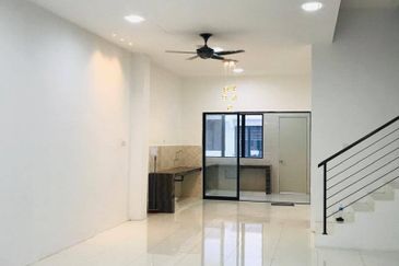 Ipoh botani panorama lapangan partial furnished 2.5 sty house for rent