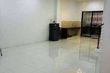 Ipoh botani panorama lapangan partial furnished 2.5 sty house for rent