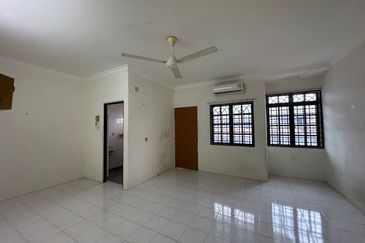 Ipoh garden south partial furnished single storey semi-d house for rent