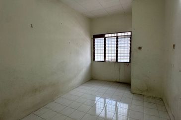 Ipoh garden south partial furnished single storey semi-d house for rent