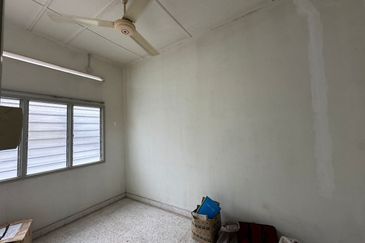 Ipoh garden south partial furnished single storey semi-d house for rent